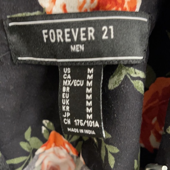 Forever 21 | Floral Short Sleeve Button Down - Picture 2 of 3